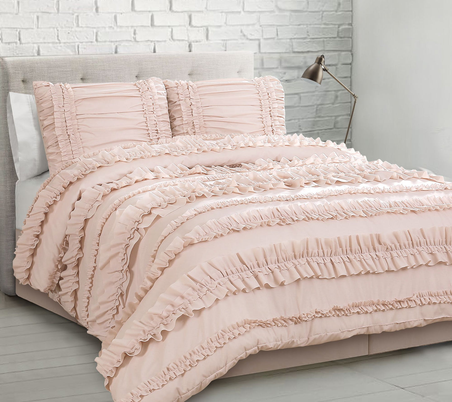Belle 4-Piece FL/QN Blush Comforter Set by LushDecor
