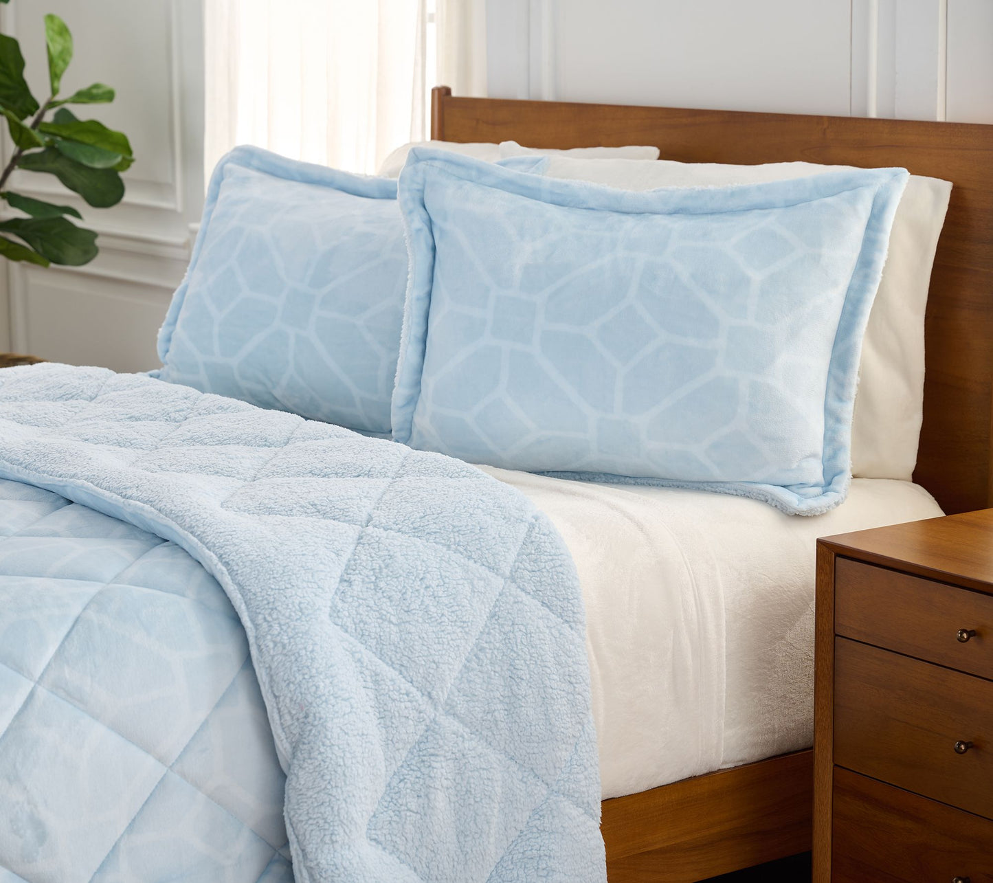 Berkshire Printed Velvetsoft Reverse Sherpa Comforter-Queen