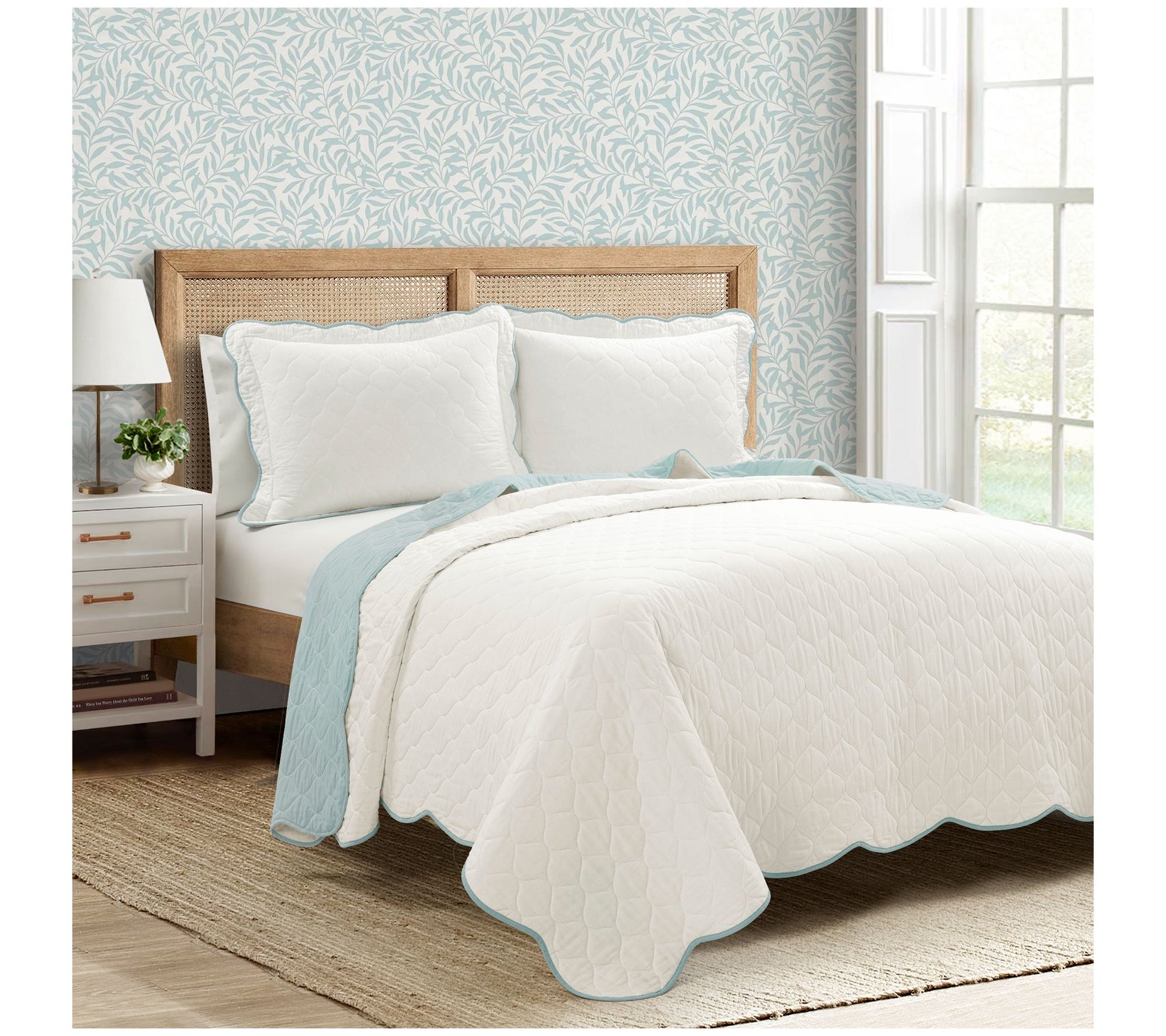 Lush Decor Coas tal Chic Scallo p Reversible Qu ilt Set- K/Cal