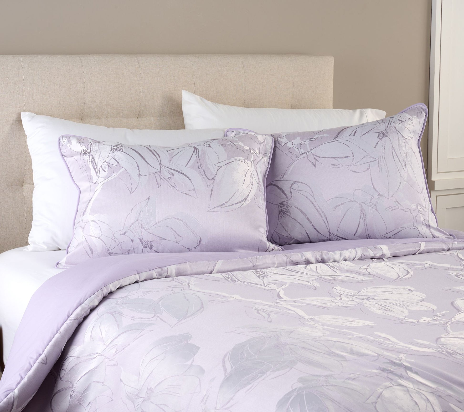 Northern Nights Layered Floral Jacquard Comforter & Sham Set- King